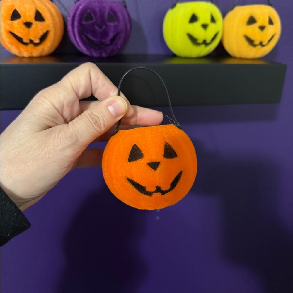 Set of 5 Vintage Soft Velvet Mini Halloween Pumpkin Candy Buckets Decor - Picture 2 of 4